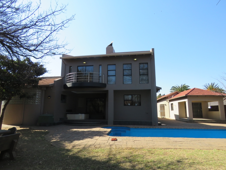 6 Bedroom Property for Sale in Westdene Gauteng