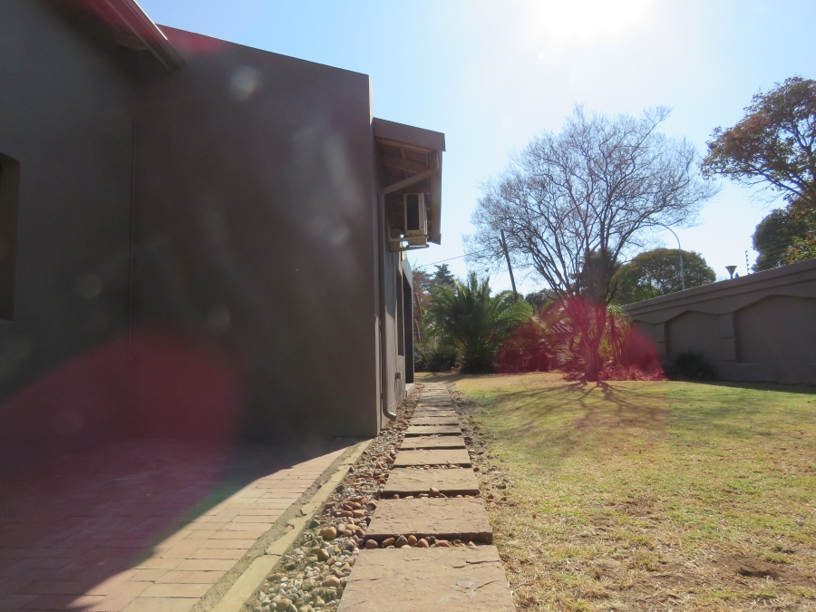 6 Bedroom Property for Sale in Westdene Gauteng