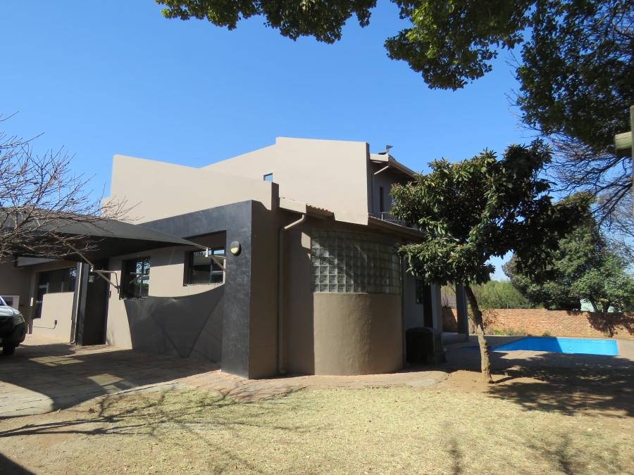 6 Bedroom Property for Sale in Westdene Gauteng