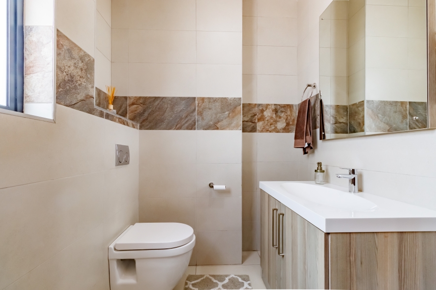 5 Bedroom Property for Sale in Midstream Hill Gauteng