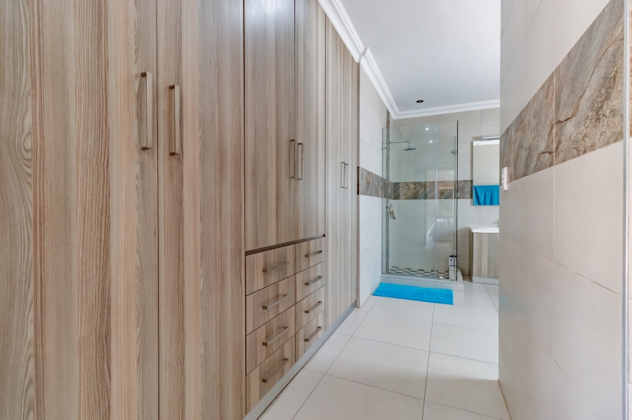 5 Bedroom Property for Sale in Midstream Hill Gauteng