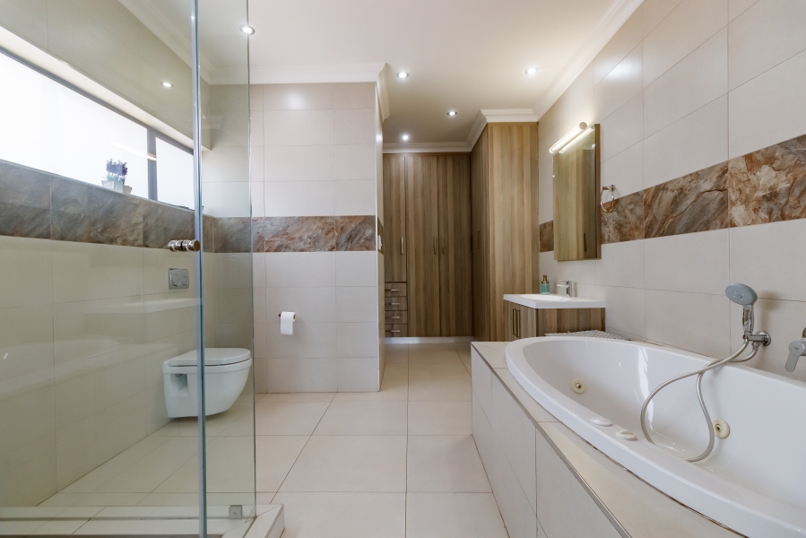 5 Bedroom Property for Sale in Midstream Hill Gauteng