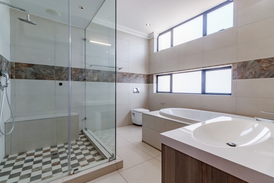 5 Bedroom Property for Sale in Midstream Hill Gauteng