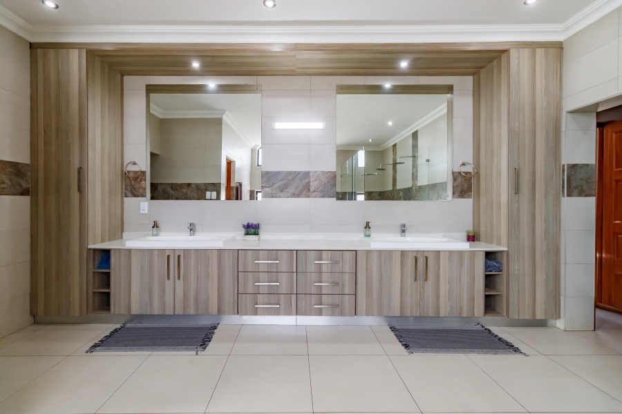 5 Bedroom Property for Sale in Midstream Hill Gauteng