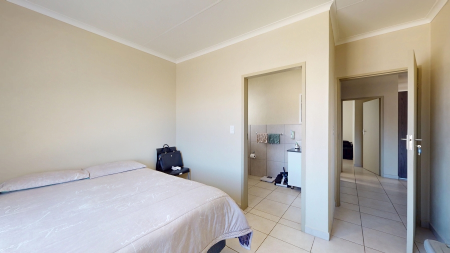 2 Bedroom Property for Sale in Norton Park Gauteng