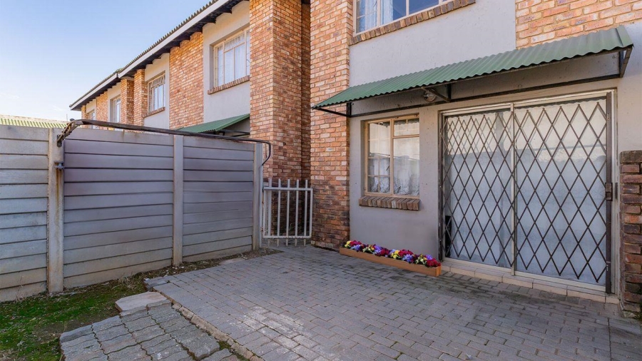 2 Bedroom Property for Sale in Edleen Gauteng