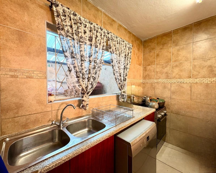 2 Bedroom Property for Sale in Dayanglen Gauteng