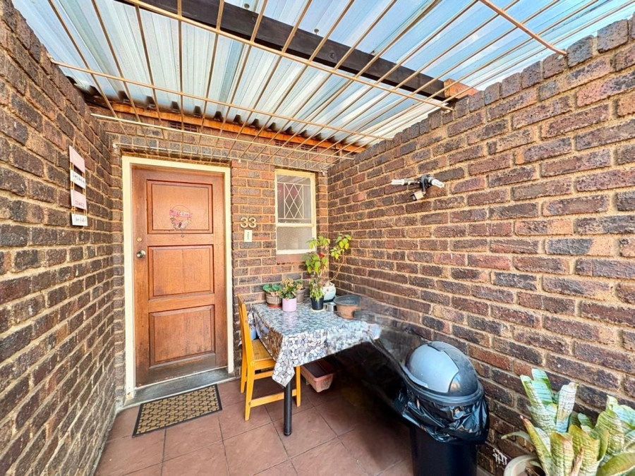 2 Bedroom Property for Sale in Dayanglen Gauteng