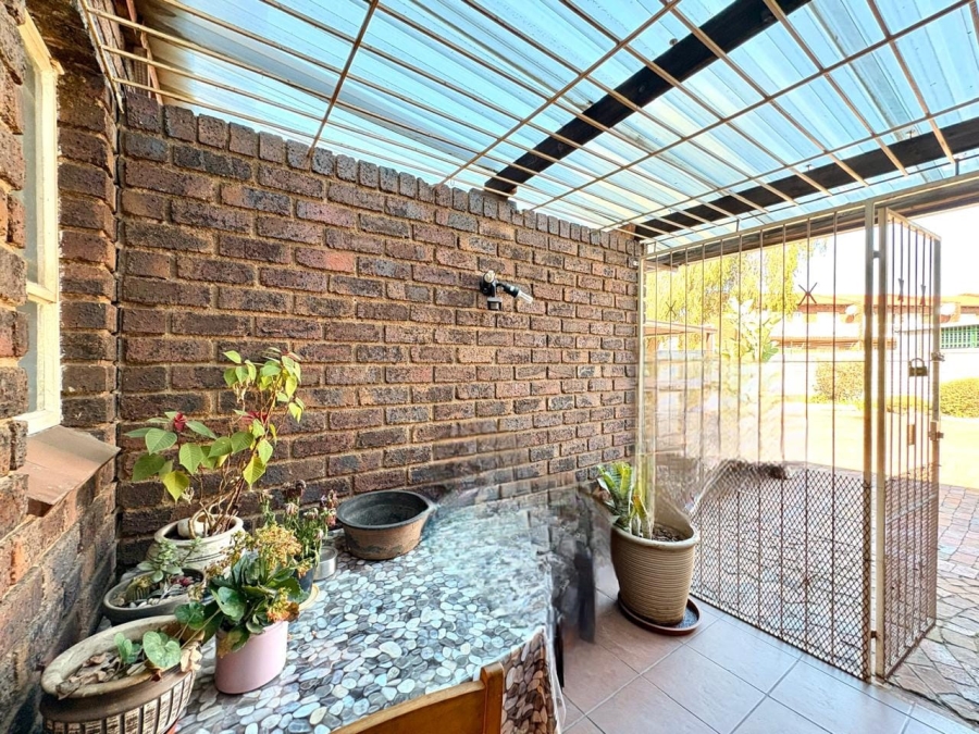 2 Bedroom Property for Sale in Dayanglen Gauteng