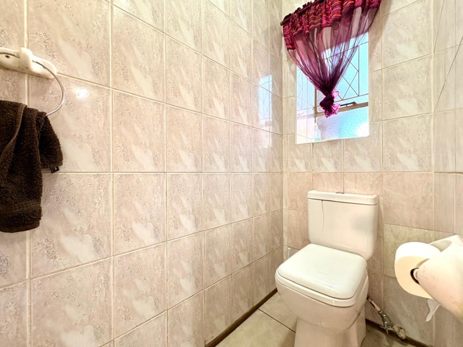2 Bedroom Property for Sale in Dayanglen Gauteng
