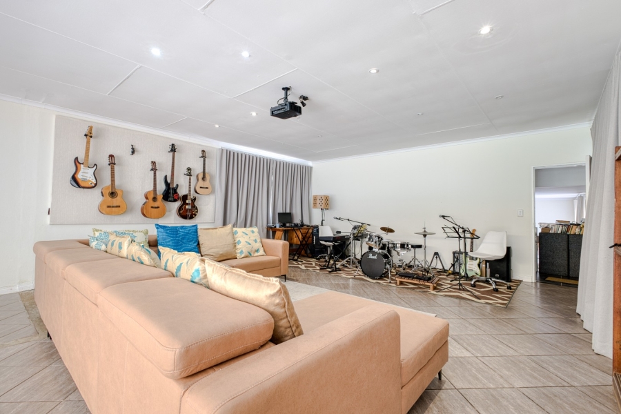 To Let 5 Bedroom Property for Rent in Lonehill Gauteng