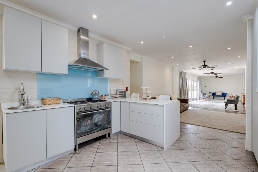 To Let 5 Bedroom Property for Rent in Lonehill Gauteng