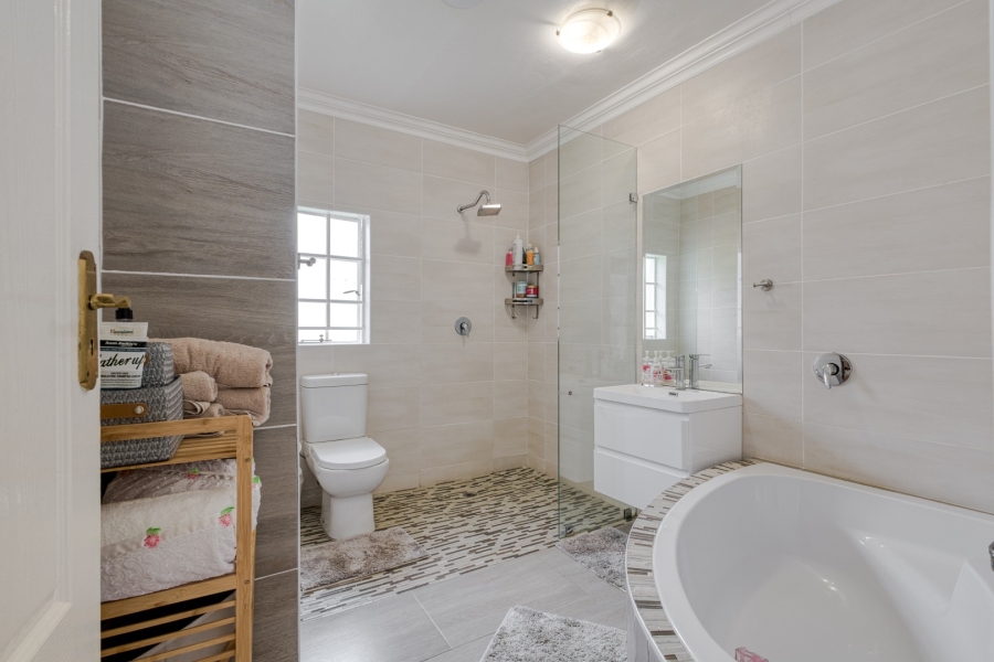 To Let 5 Bedroom Property for Rent in Lonehill Gauteng
