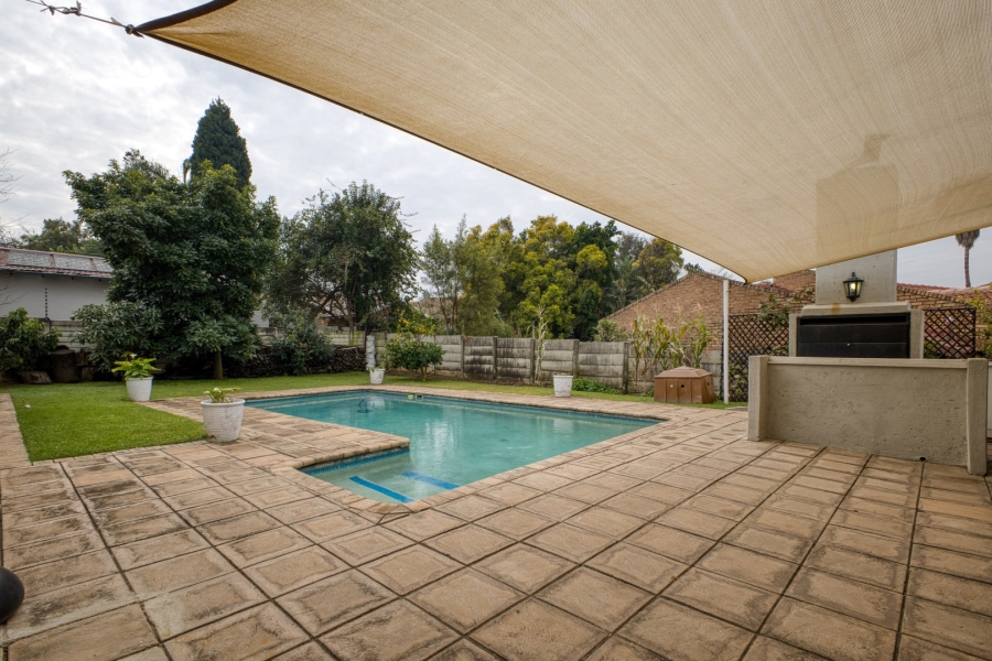 To Let 5 Bedroom Property for Rent in Lonehill Gauteng