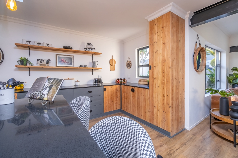 4 Bedroom Property for Sale in Roodekrans Gauteng