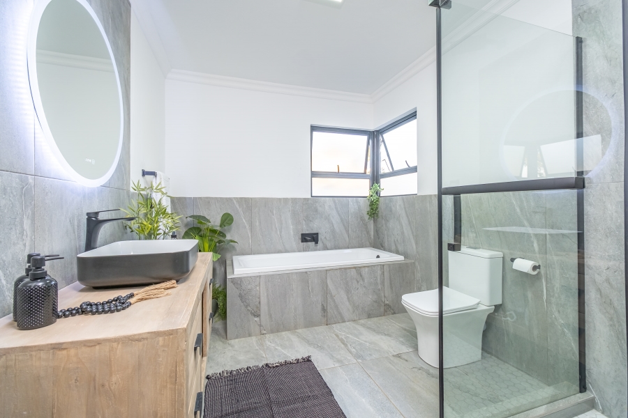4 Bedroom Property for Sale in Roodekrans Gauteng