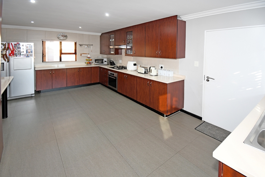4 Bedroom Property for Sale in Greenstone Hill Gauteng