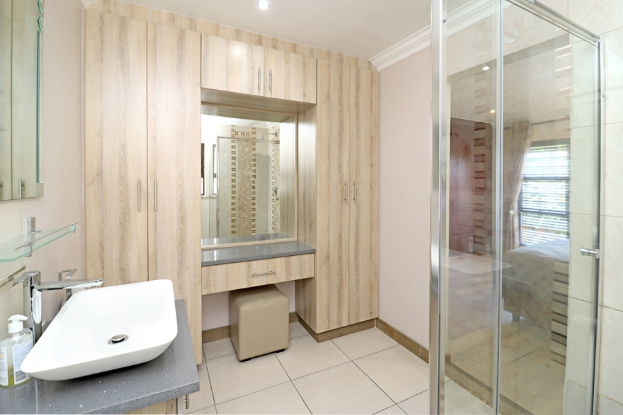 4 Bedroom Property for Sale in Greenstone Hill Gauteng