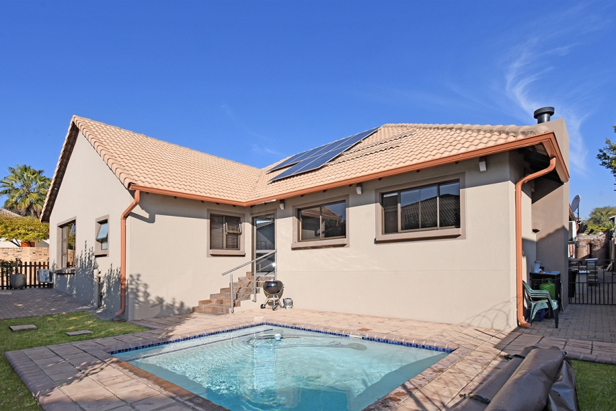 4 Bedroom Property for Sale in Greenstone Hill Gauteng