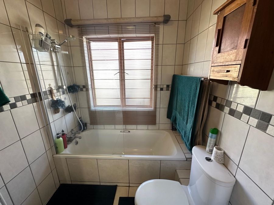 2 Bedroom Property for Sale in Moregloed Gauteng