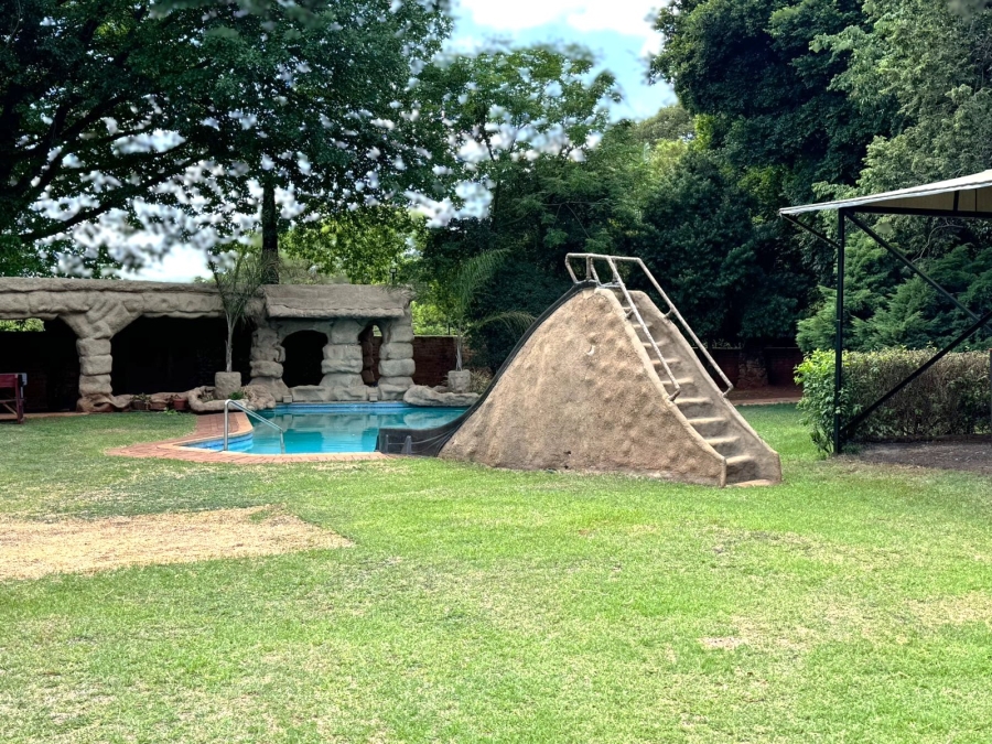 6 Bedroom Property for Sale in Chancliff A H Gauteng