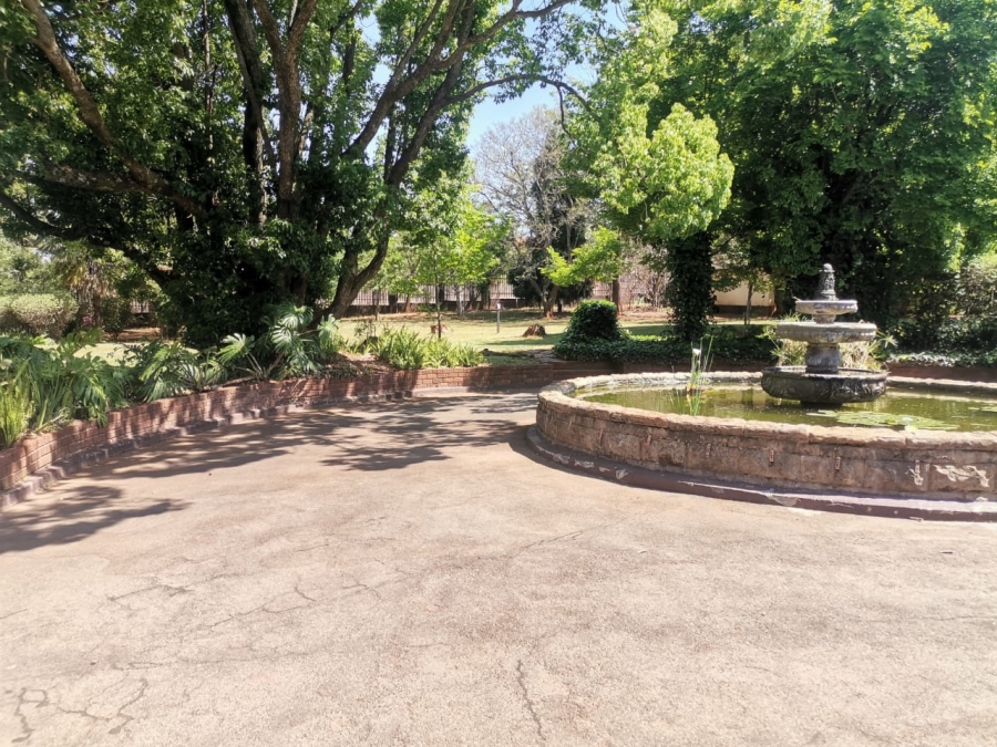 6 Bedroom Property for Sale in Chancliff A H Gauteng
