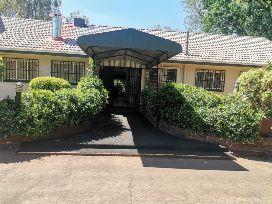 6 Bedroom Property for Sale in Chancliff A H Gauteng