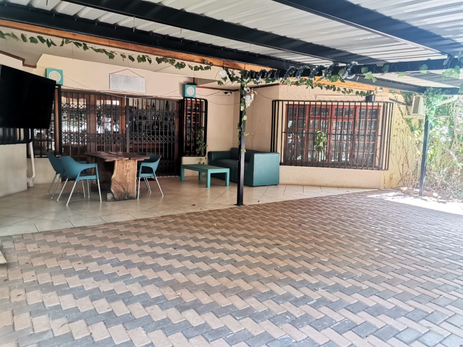 6 Bedroom Property for Sale in Chancliff A H Gauteng
