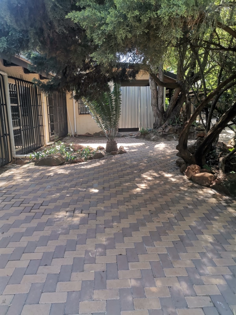 6 Bedroom Property for Sale in Chancliff A H Gauteng