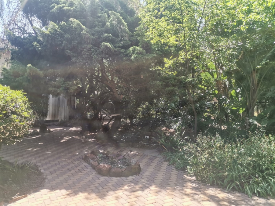 6 Bedroom Property for Sale in Chancliff A H Gauteng