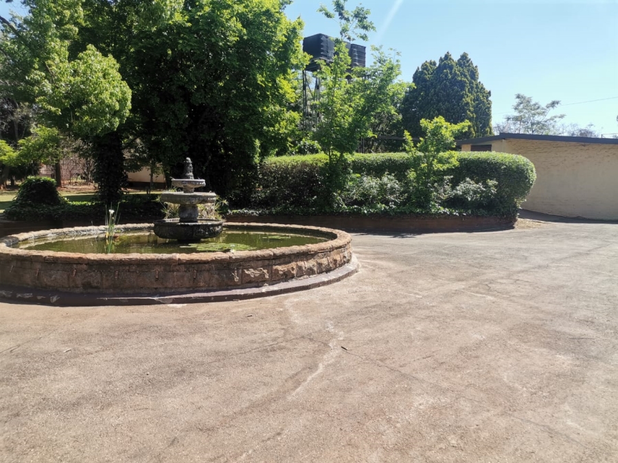 6 Bedroom Property for Sale in Chancliff A H Gauteng