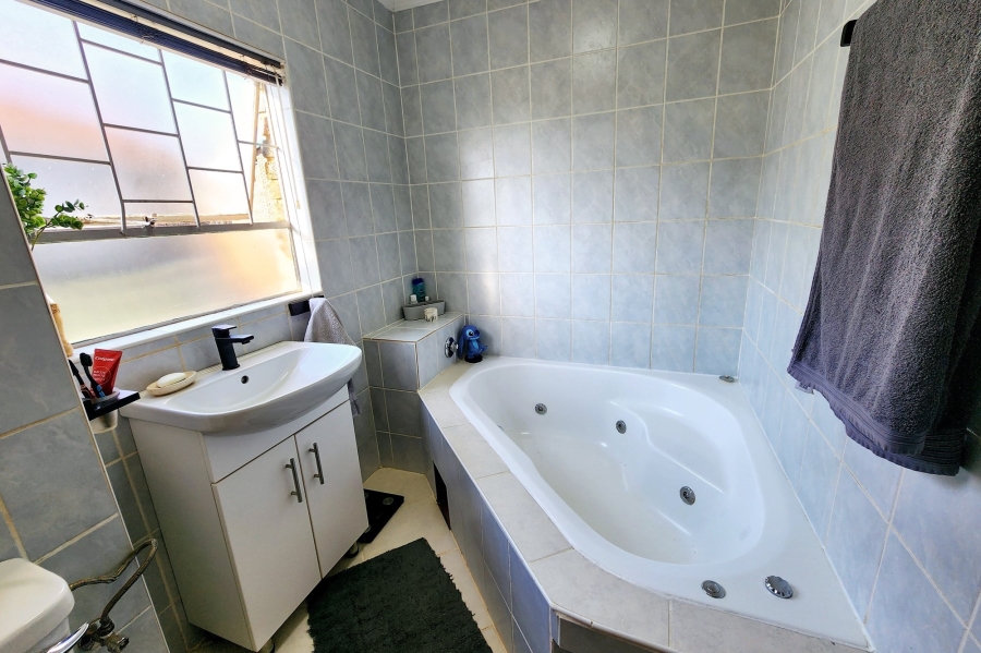 3 Bedroom Property for Sale in Valhalla Gauteng