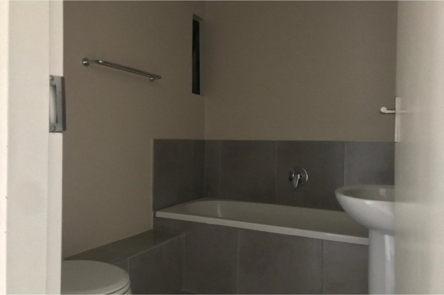 To Let 2 Bedroom Property for Rent in Vorna Valley Gauteng