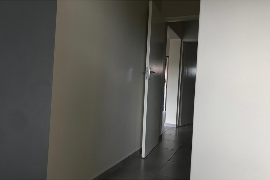 To Let 2 Bedroom Property for Rent in Vorna Valley Gauteng