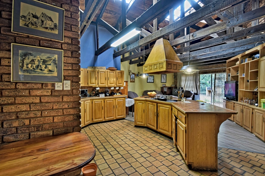 5 Bedroom Property for Sale in Florauna Gauteng
