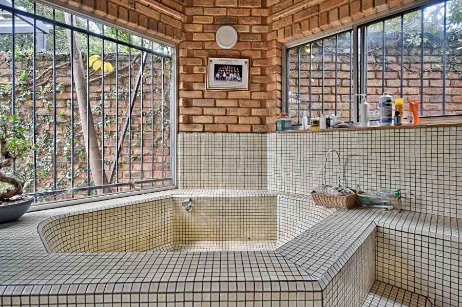 5 Bedroom Property for Sale in Florauna Gauteng