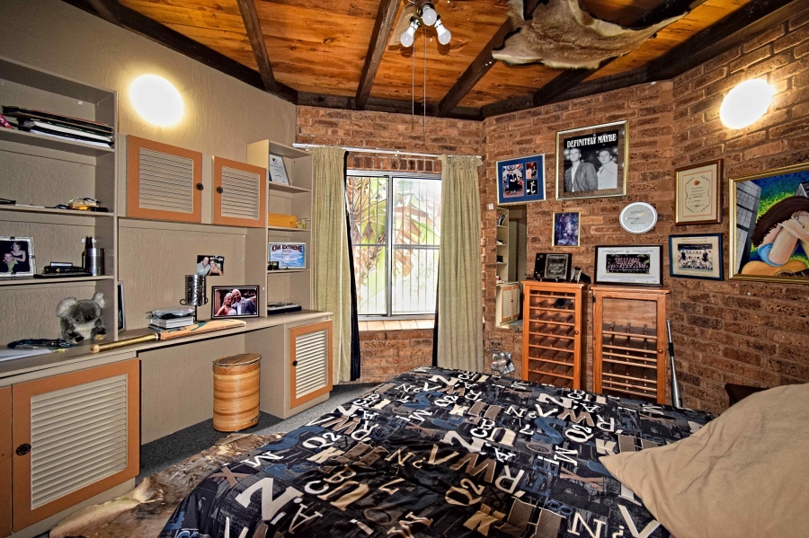 5 Bedroom Property for Sale in Florauna Gauteng