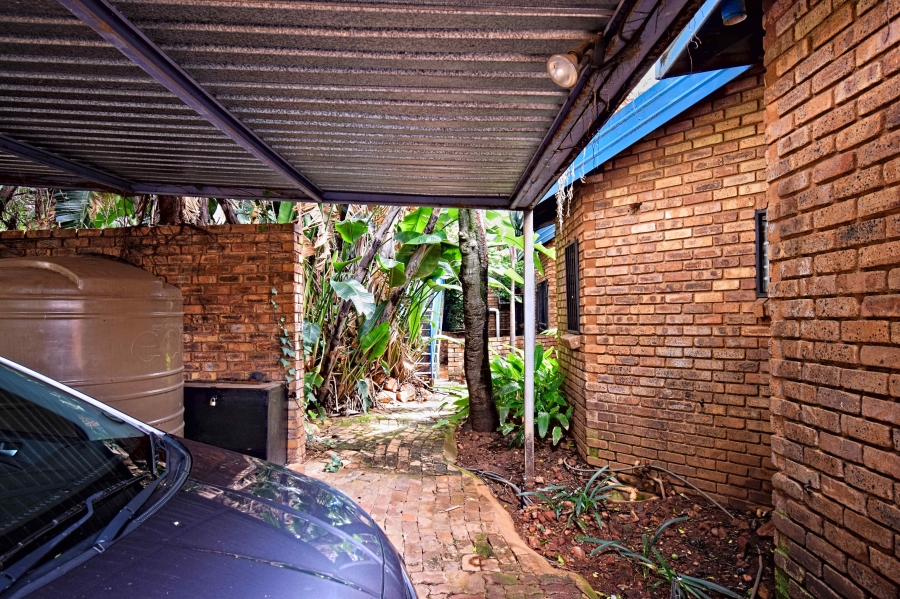 5 Bedroom Property for Sale in Florauna Gauteng