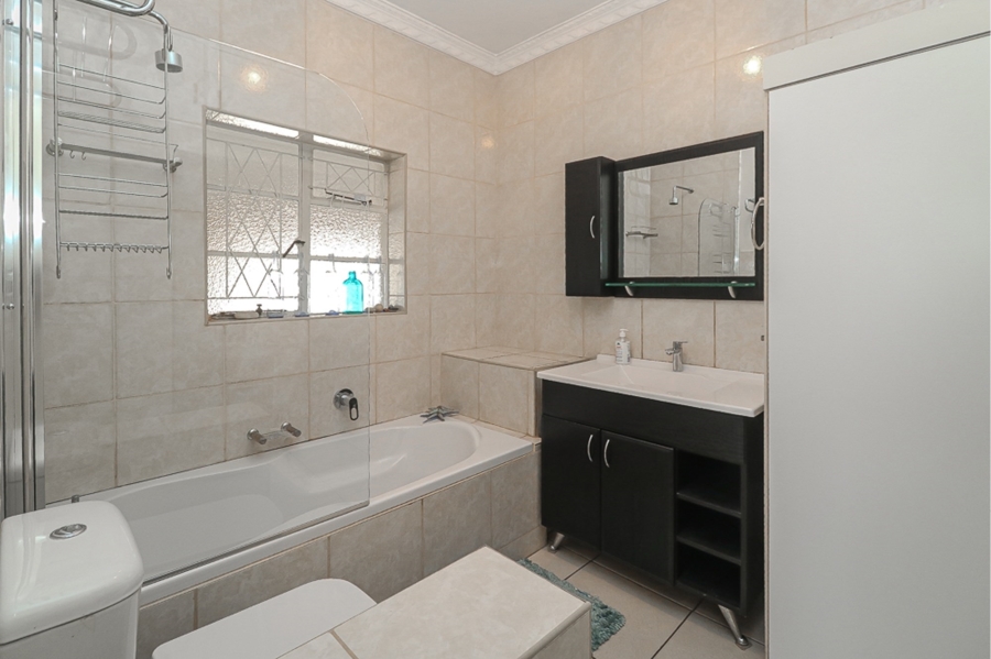 4 Bedroom Property for Sale in Strubenvale Gauteng