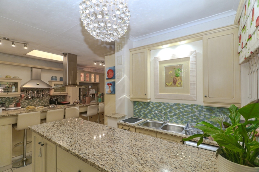 4 Bedroom Property for Sale in Strubenvale Gauteng