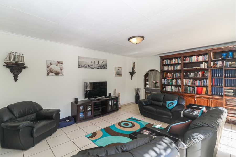 4 Bedroom Property for Sale in Strubenvale Gauteng