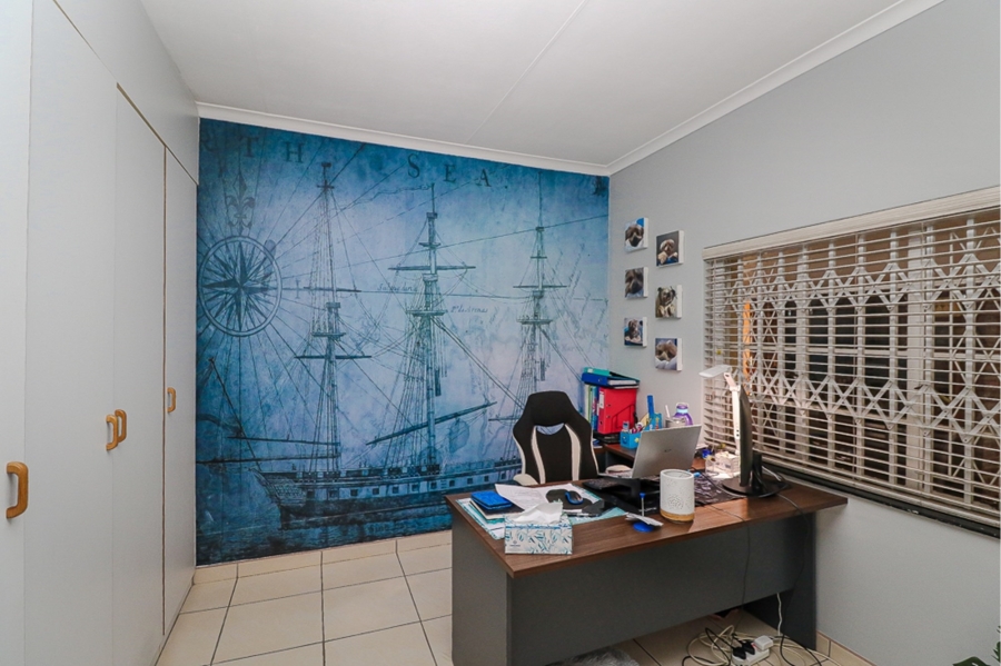 4 Bedroom Property for Sale in Strubenvale Gauteng