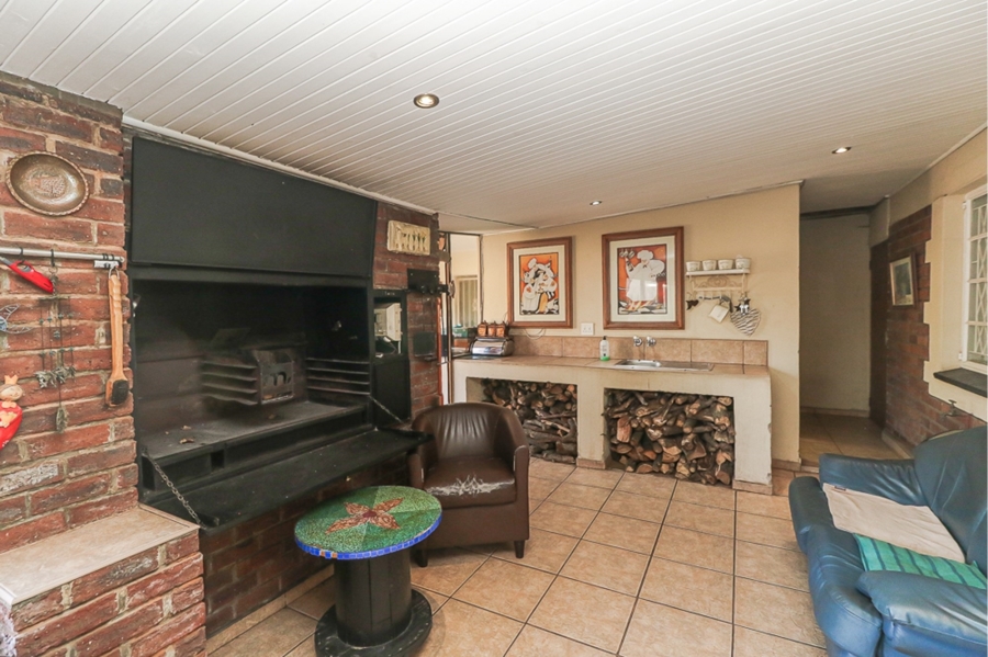 4 Bedroom Property for Sale in Strubenvale Gauteng