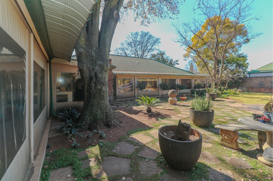4 Bedroom Property for Sale in Strubenvale Gauteng