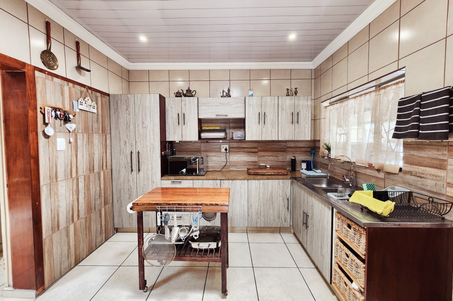 5 Bedroom Property for Sale in Valhalla Gauteng