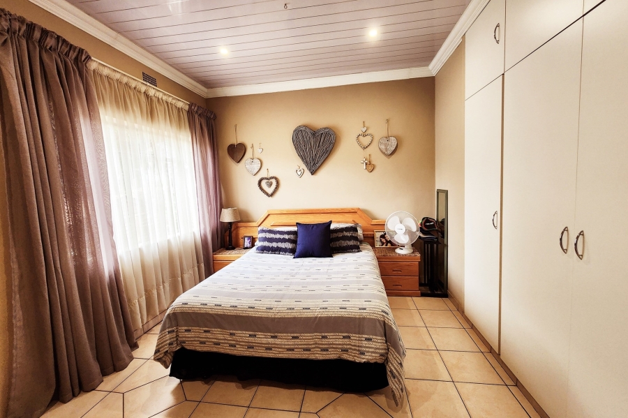 5 Bedroom Property for Sale in Valhalla Gauteng