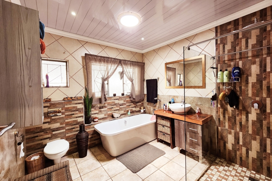 5 Bedroom Property for Sale in Valhalla Gauteng