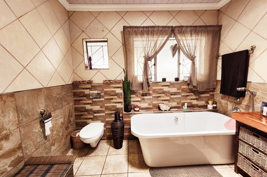 5 Bedroom Property for Sale in Valhalla Gauteng