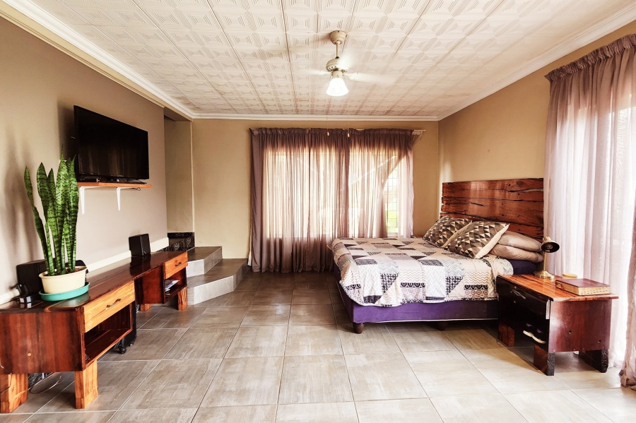 5 Bedroom Property for Sale in Valhalla Gauteng