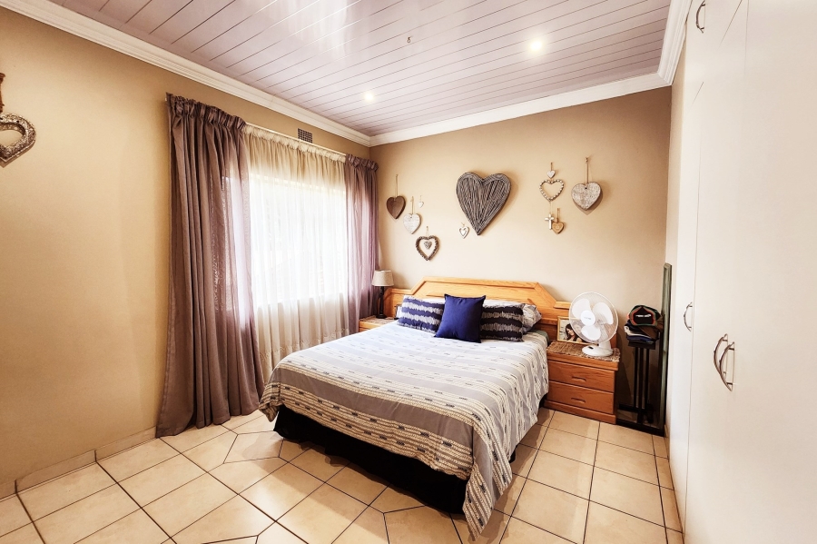 5 Bedroom Property for Sale in Valhalla Gauteng